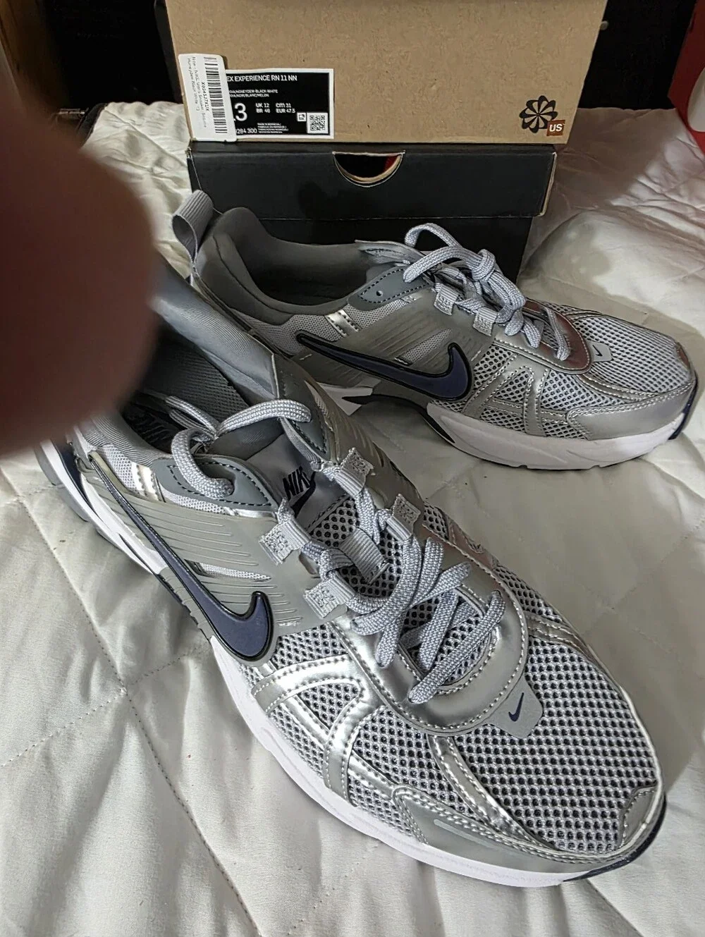 Nike V2K Run  Men’s Silver and Navy Mesh Running Sneakers Size 10.5m.